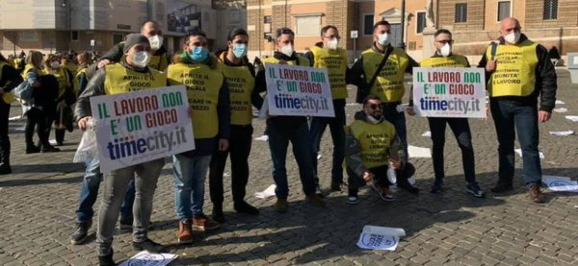 Gli operatori del gioco sul viale del tramonto